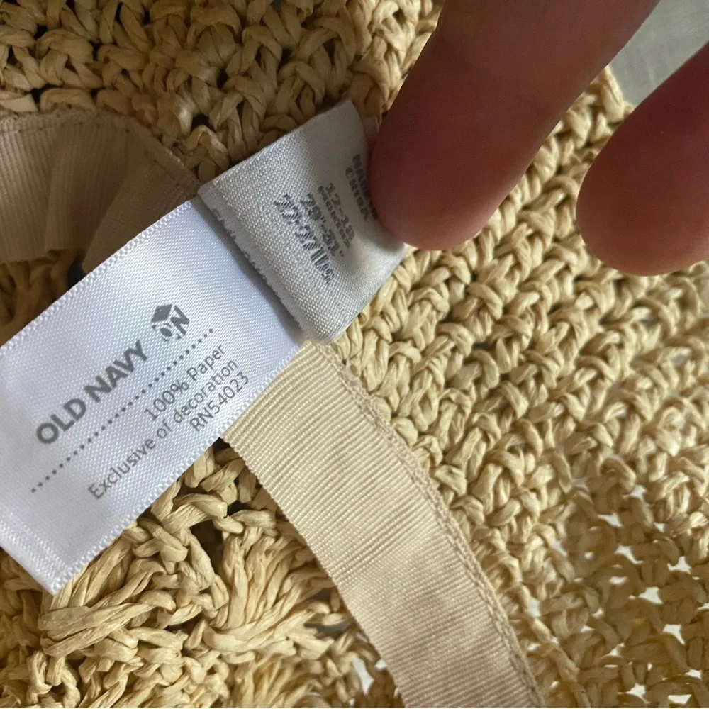 Old Navy girls hat 100% paper